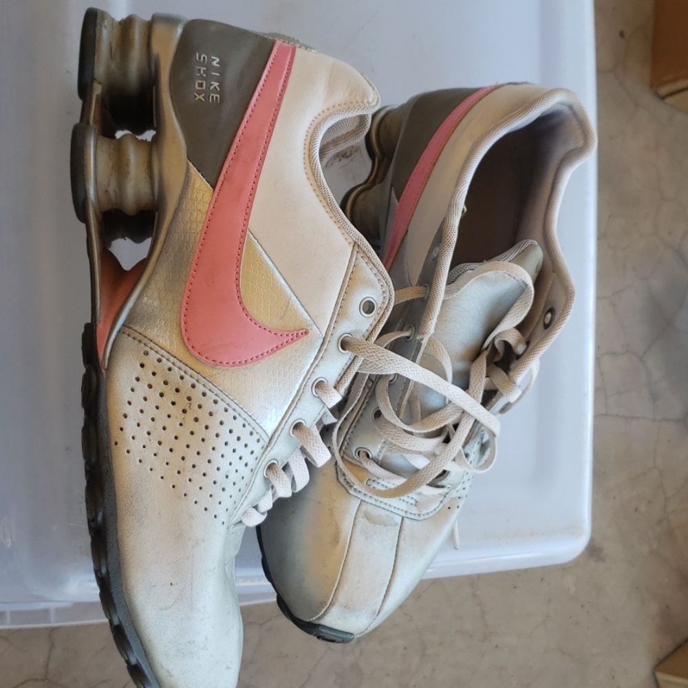 Nike  air tennis shoes